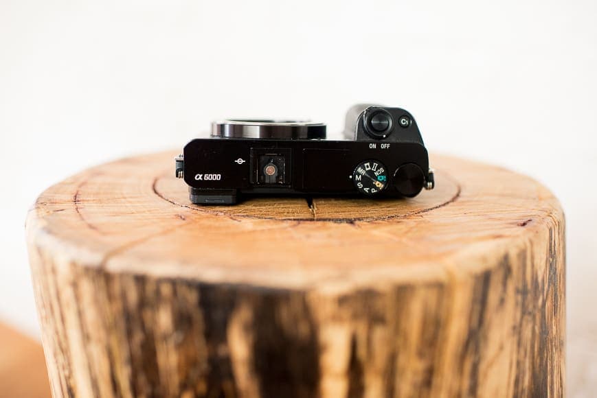 Sony a6000 top view electronic viewfinder shutter speed noise reduction and great battery life